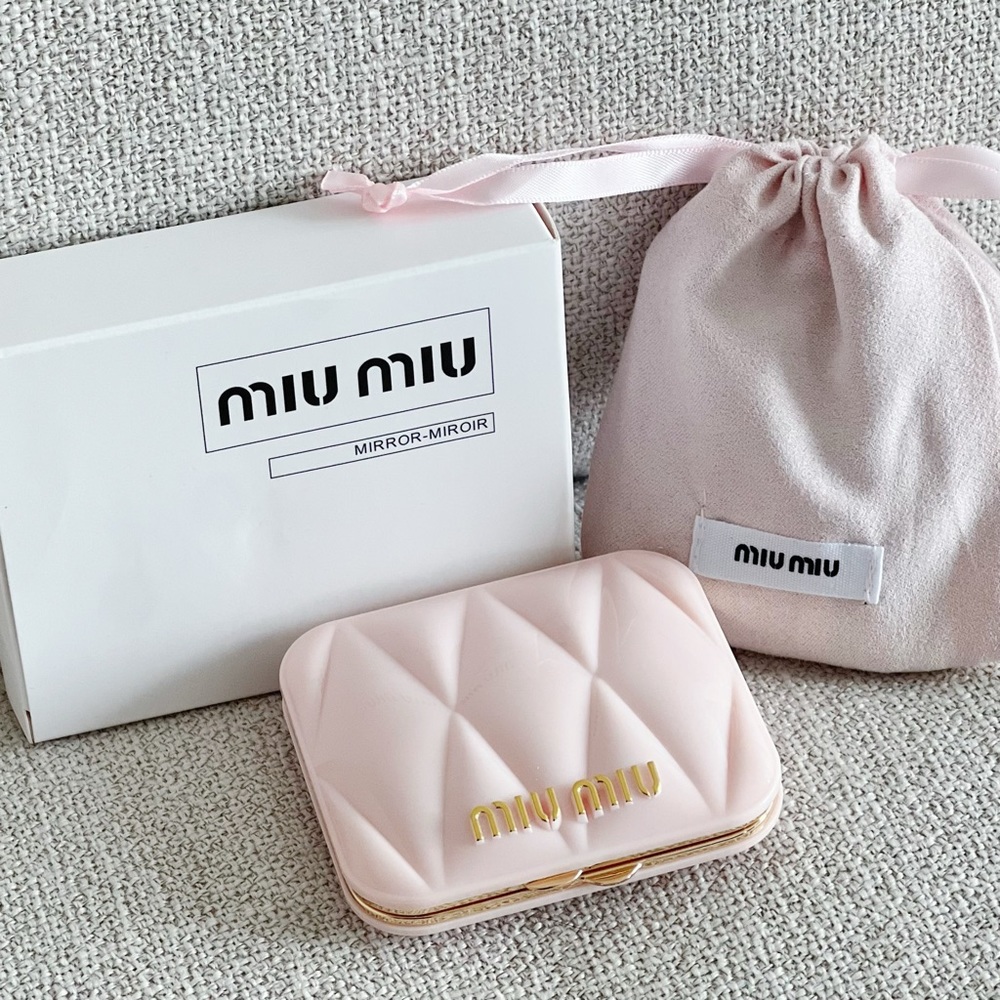 🪩Miu Miu Pink Quilted Compact